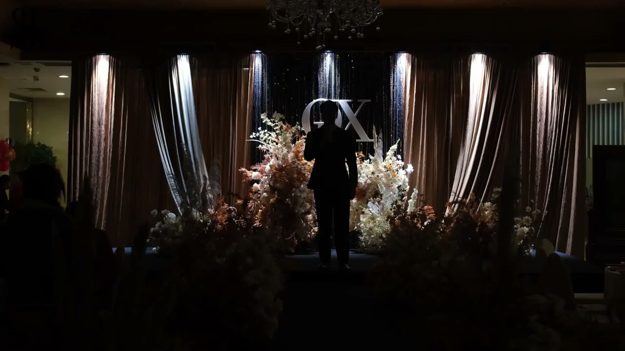婚礼现场的舞台与灯光